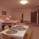 Penzion V Podzamci - Bezbarierove Apartmany V Centru Trebone Vendégház Třeboň