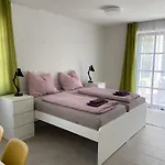 Penzion V Podzamci - Bezbarierove Apartmany V Centru Trebone Vendégház Třeboň