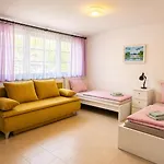 Penzion V Podzamci - Bezbarierove Apartmany V Centru Trebone Vendégház Třeboň