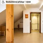 V Podzamci - Bezbarierove V Centru Trebone