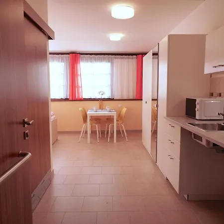 V Podzamci 4*