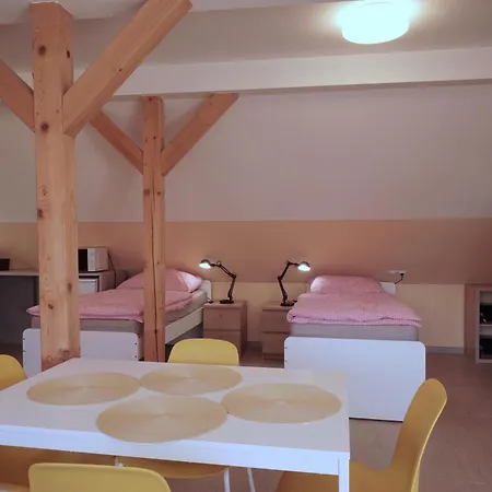 V Podzamci 4*