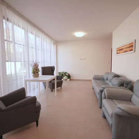 V Podzamci - Bezbarierove V Centru Trebone Konukevi