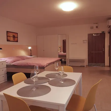 V Podzamci Pensionat Třeboň