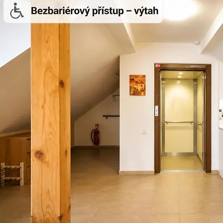 V Podzamci - Bezbarierove V Centru Trebone