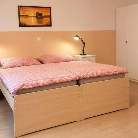 V Podzamci - Bezbarierove V Centru Trebone 4* Třeboň